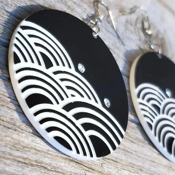 Vintage Y2K White Black Lucite Austrian Crystal Abstract Big Waves Earrings - Picture 3 of 9